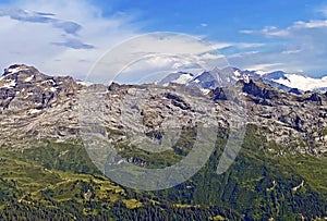 Skaly a kamene v švajčiarsky alpy hora masív z  