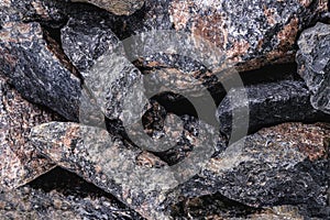 Rocks used in paving, used in civil construction, in columns, beams and slabs. Currently, this is the most used crushed stone in