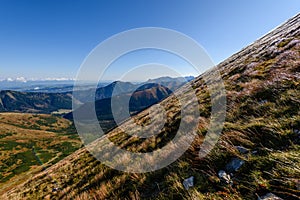Pohľad na oblasť skalnatého vrchu na slovensku