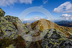 Pohľad na oblasť skalnatého vrchu na slovensku