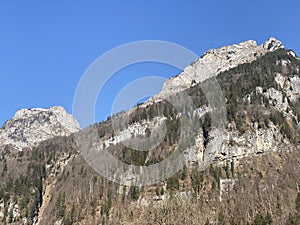 Rocky peaks MÃ¤ttlistock or Maettlistock and Dejenstogg or Dejenstock in Glarus Alps mountain range, over the KlÃ¶ntalersee lake