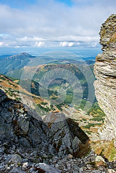 Skalnaté Tatry turistické turistické chodníky pod modrou oblohou na Slovensku