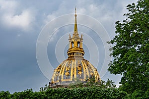 Múzeum v paríž francúzsko. to displeja práce podľa francúzština sochár 