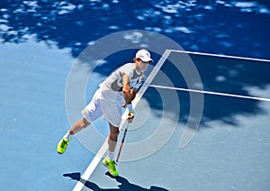 Roger Federer serving