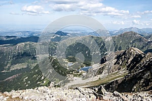 Roháčské plesá s vrcholy nad Hrubou kopou v Západních Tatrách na Slovensku