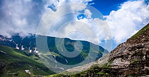 Rohtang La pass Traffic jam of cars