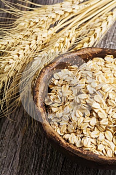 Rolled oats and oat grains