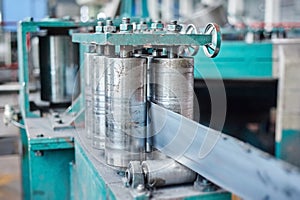 Rolling mill machine for rolling steel sheet