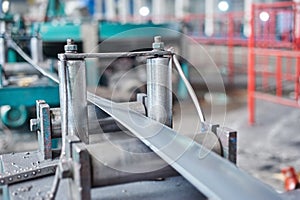 Rolling mill machine for rolling steel sheet