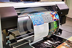 Rolling plotter printer in work