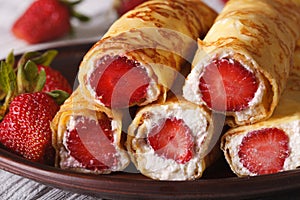 Rolls with fresh strawberries and cream cheese macro