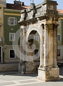 Roman Triumphal Arch (Pula - Croatia) photo