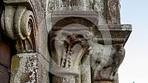 romanesque capitals