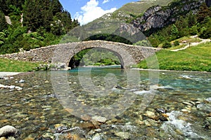 Romanic bridge of Bujaruelo in the region of AragÃÂ³n in Spain.