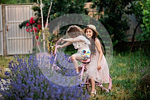 Romantic portrait o charming sisters in straw hats