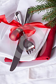 Romantic red Christmas table setting