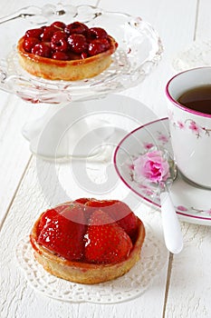 Romantic Tea Party: fruit cakes and flower azalea