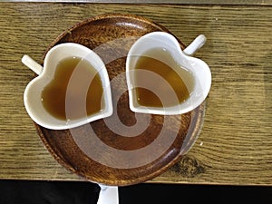 romantiche tazzine a forma di cuore con vassoio in bambÃÂ¹ photo