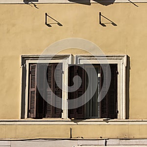 Rome houses, windows with shutters