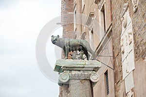 Romulus and Remus sculpture