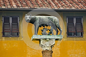 Romulus and Remus Statue in Pisa