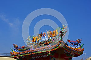 The roof and door of the shrine have a dragon statue