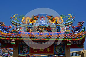 The roof and door of the shrine have a dragon statue