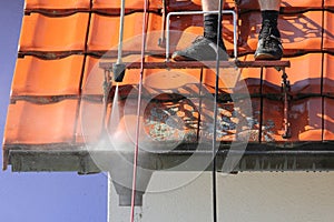 Roof and gutter cleaning with high pressure