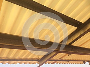 Roof made of lightweight steel and fiber plastic