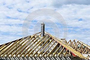 Roof trusses connected to the roof truss, not covered with a roof, with a steel I-beam instead of a corner rafter.