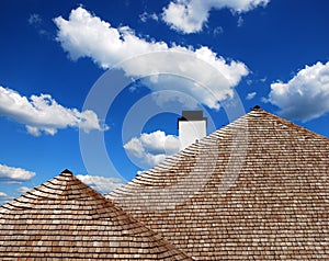 Roof of wooden shingles