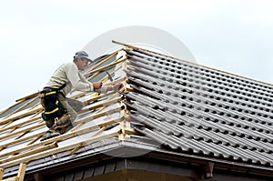 Roofer laying tiles photo