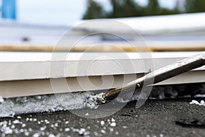 Roofing insulation, installation of insulation sheets on foam