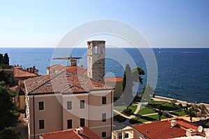 Roofs of PoreÄ