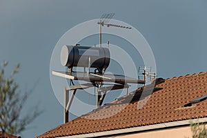 rooftop solar hot water system using the sun