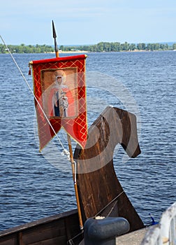 The rook`s nose was decorated with a carved wooden figure and banner