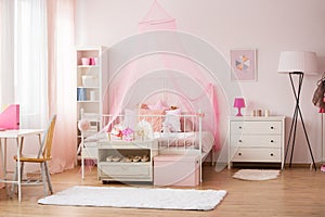 Room with pink decorations