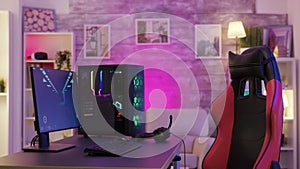 Room with powerful pc for online gaming