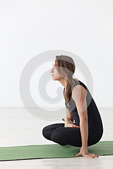 Rooster position, kukkutasana