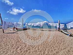 Ropas secÃ¡ndose en el mar en la playa de rincon del mar en el Caribe colombiano. San onofre, Sucre. Colombia "