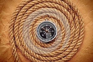 Rope coil with compass