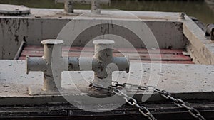 Rope fastener and chain on the old boat