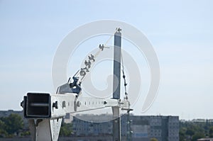 Rope lockers in rear beam of suspended wire rope platform for facade works on high multistorey buildings. Rope lockers blocks kink