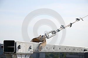 Rope lockers in rear beam of suspended wire rope platform for facade works on high multistorey buildings. Rope lockers blocks kink