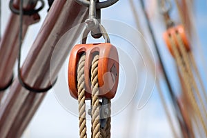 Rope pulley on sailboat