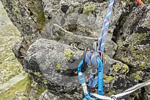Rope in rappel device