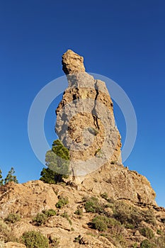 Roque Nublo on a summer day, with clear sky in the background