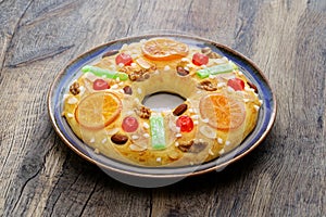 RoscÃ³n de reyes, Spanish Kingâs cake photo