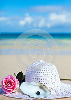 Rose ,hat and black pearls of Tahiti before sea