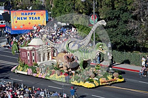 Rose Parade float with dinosaurs
